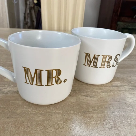 WEDDING ANNIVERSARY MR & MS WHITE MUGS GREAT GIFT / Bridal shower - Picture 1 of 5